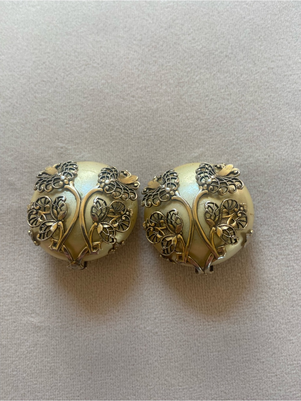 Source Unknown Cream and Gold Floral Filigree Clip-On Earrings
